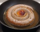 Foto del paso 4 de la receta Salchicha de Cerdo con Nectarina pochada en reducción de Vino Blanco y Caldo Vegetal