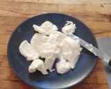 Foto del passaggio 3 della ricetta Trofie di farro ai due pesti,burrata e basilico fritto