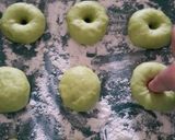 Foto langkah ke 5 dari resep 68. Donat Pandan Lembut.