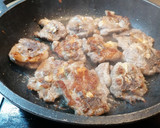 Foto del paso 1 de la receta: Cuello de cordero guisado con setas de temporada
