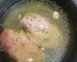 Foto del paso 1 de la receta: Pollo desmenuzado en salsa de tomate..