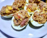 Foto del paso 6 de la receta: Huevos rellenos de atún y gambas