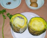 Foto langkah ke 1 dari resep Avocado Egg Bake.