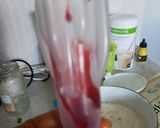 Foto del paso 2 de la receta: Polos de yogurt Griego, mermelada de melocotón y sirope de fresa