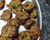 कुरकुरीत कोथिंबीर वडी (Kothimbir Vadi Recipe In Marathi) रेसिपी स्टेप 2 फोटो 