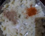 A picture of step 3 of Aloo ka paratha.
