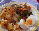 Foto del paso 2 de la receta: Almuerzo rápido, light, saludable, menestra, papas y huevo