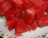 A picture of step 1 of Thanda thaar tarbooz ka mashroob.