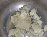 A picture of step 2 of Desi Chicken Ka Sorba.