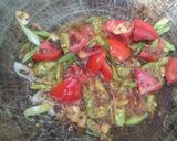 Foto langkah ke 2 dari resep Sambal tumis pindang mangga ala rika.