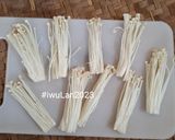 Foto langkah ke 2 dari resep Jamur Enoki Krispi.