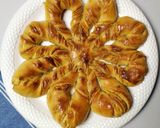 A picture of step 11 of Garlic Flower Bread.
