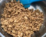Foto langkah ke 1 dari resep Banana Caramel Crumble.