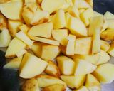 A picture of step 1 of Potato fried vegetable.