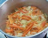 Foto del paso 3 de la receta: Pollo con verduras y manzanas asadas (101)