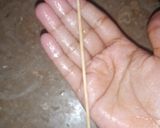 A picture of step 2 of Crispy potato lollypops.