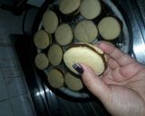 Foto del paso 4 de la receta: Alfajores cubiertos con chocolate semi amargo