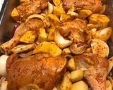 Tepsis sült csirke krumplival, hagymával recept fázis 2 fotója