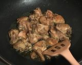 Foto langkah ke 2 dari resep Ayam goreng mentega.
