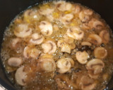 Foto del paso 5 de la receta: Fideuá de panceta y champiñones al toque de cerveza