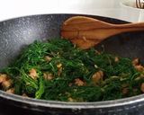 Foto langkah ke 3 dari resep Tumis Daun Dill (Daun Adas).