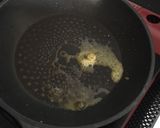 Foto langkah ke 2 dari resep Egg with Caramelized onion.