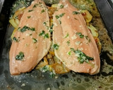 Foto del paso 3 de la receta: Filetes de salmón al horno con patatas y Verduras