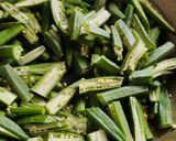 A picture of step 5 of Gujrati Bhinda batata nu shak/allo bhindi ki sabzi.