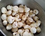 A picture of step 1 of Makhana kheer.
