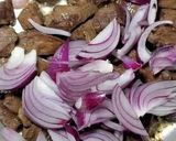 A picture of step 3 of Dry fry Maini.