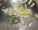 صورة لخطوة 2 من وصفة رز بالبسلة والجزر والزنجبيل