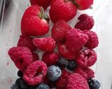 A picture of step 1 of Chilled Berries smoothie.