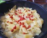 Foto del paso 2 de la receta Revuelto ibérico de papas y cebolla cocidas