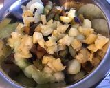Une image de l'étape 5 de Salade de fruits (melon vert,prunes d ante,mûres,ananas et banane).