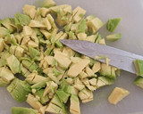 Foto del paso 2 de la receta: Sándwich de atún con aguacate y salsa rosa