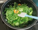 Foto del paso 1 de la receta: Pasta con verduras y soja texturizada con salsa de nata y curry verde