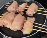 Foto del paso 3 de la receta: Brochetas de pollo y calabacín a la plancha