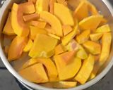 Hình bước làm 1 của món Bánh bí đỏ nướng kiểu Ấn Độ (Pumpkin Dhondas Pan Cake) sử dụng nồi chiên không dầu