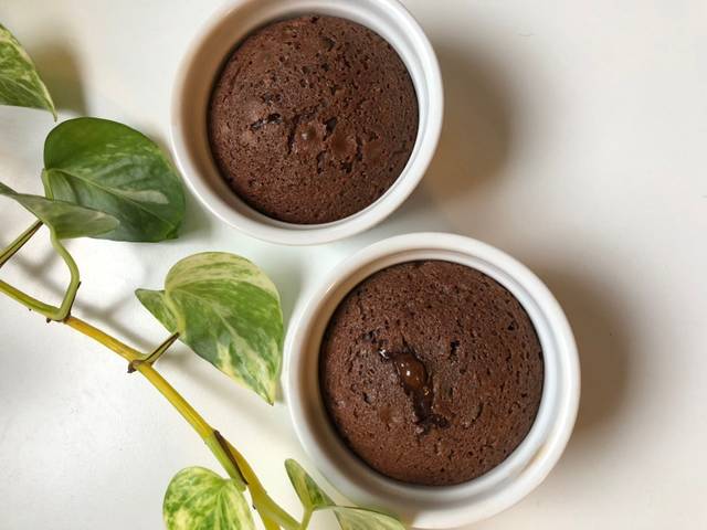Langkah-langkah untuk membuat Cara membuat Simple Chocolate Lava Mug Cake (Lava Cake Coklat Simple) - hanya 3 bahan dengan takaran sendok