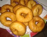 Foto langkah ke 2 dari resep Donat Meses Warna warni.