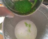A picture of step 2 of Grapes smoothie.