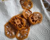 Gambar langkah 2 resipi Lotus Root Chips.