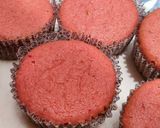 A picture of step 7 of Strawberry flavored cupcakes.