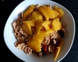 A picture of step 2 of My Bran flakes with Dried Fruit and fresh sliced Mango 😍.