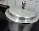 A picture of step 3 of Papaya Dalia smoothie.