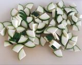 Foto del paso 1 de la receta: Empanadillas de calabacín y cebolla