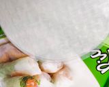 Foto langkah ke 3 dari resep Vietnamese Spring Rolls.