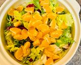 A picture of step 5 of Salad with chicken and tangerines.