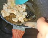 Foto langkah ke 2 dari resep Tumis Brokoli Udang.