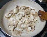 Foto del paso 1 de la receta: Omelette de Champiñones con Queso